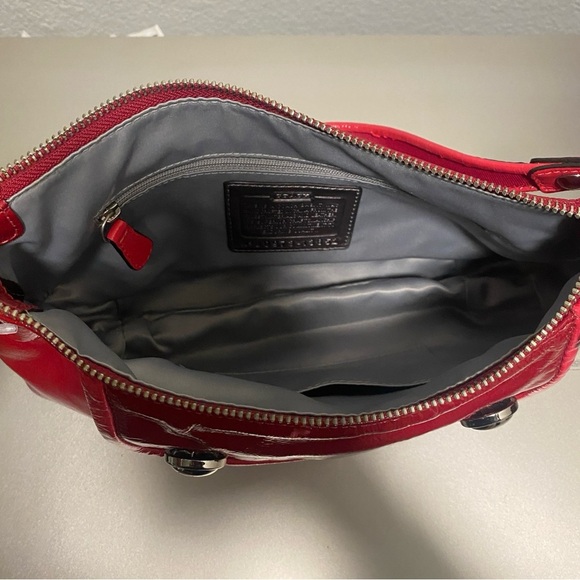 Like New/EUC Vintage Coach Poppy Patent Leather Crossbody/Shoulder Bag in Red - Picture 7 of 11